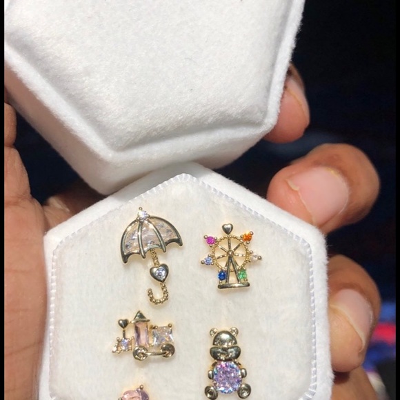 Gorgeous 5 pieces gold plated Swarovski elements earrings - Picture 10 of 10